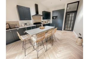 Can I lay kitchen cabinets and appliances on laminate flooring?