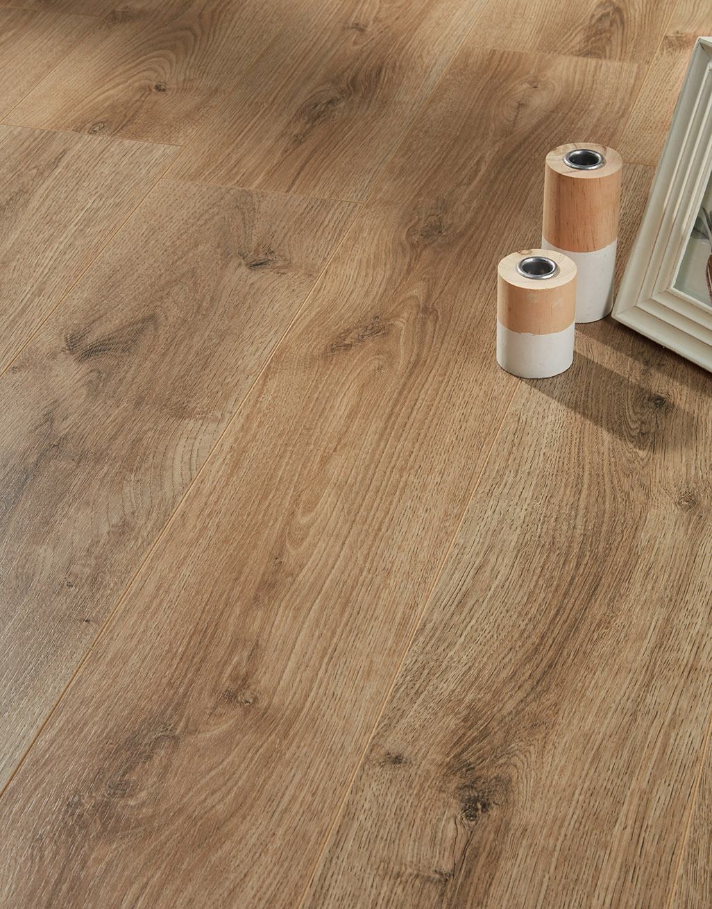 Super 7mm - Golden Oak Laminate Flooring 2