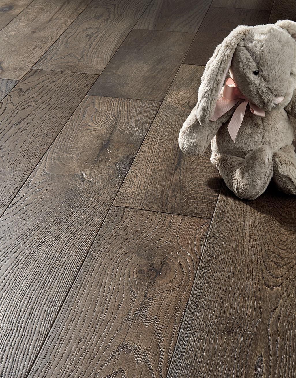 Manhattan Aged Cottage Oak Brushed & Lacquered Engineered Wood Flooring 2