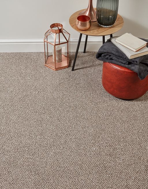 The 8mm pile height of this carpet cushions every step you take. Carpets with this pile height are warm, soft and comfortable underfoot!