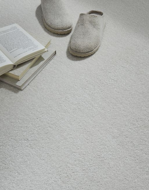 This carpet is 10mm thick, the compact pile of this carpet makes for a solid underfoot feel, giving support as you walk and is less likely to show footprints and other pile displacements.