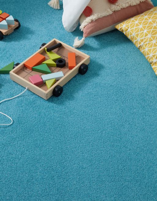 This carpet is 10mm thick, the compact pile of this carpet makes for a solid underfoot feel, giving support as you walk and is less likely to show footprints and other pile displacements.