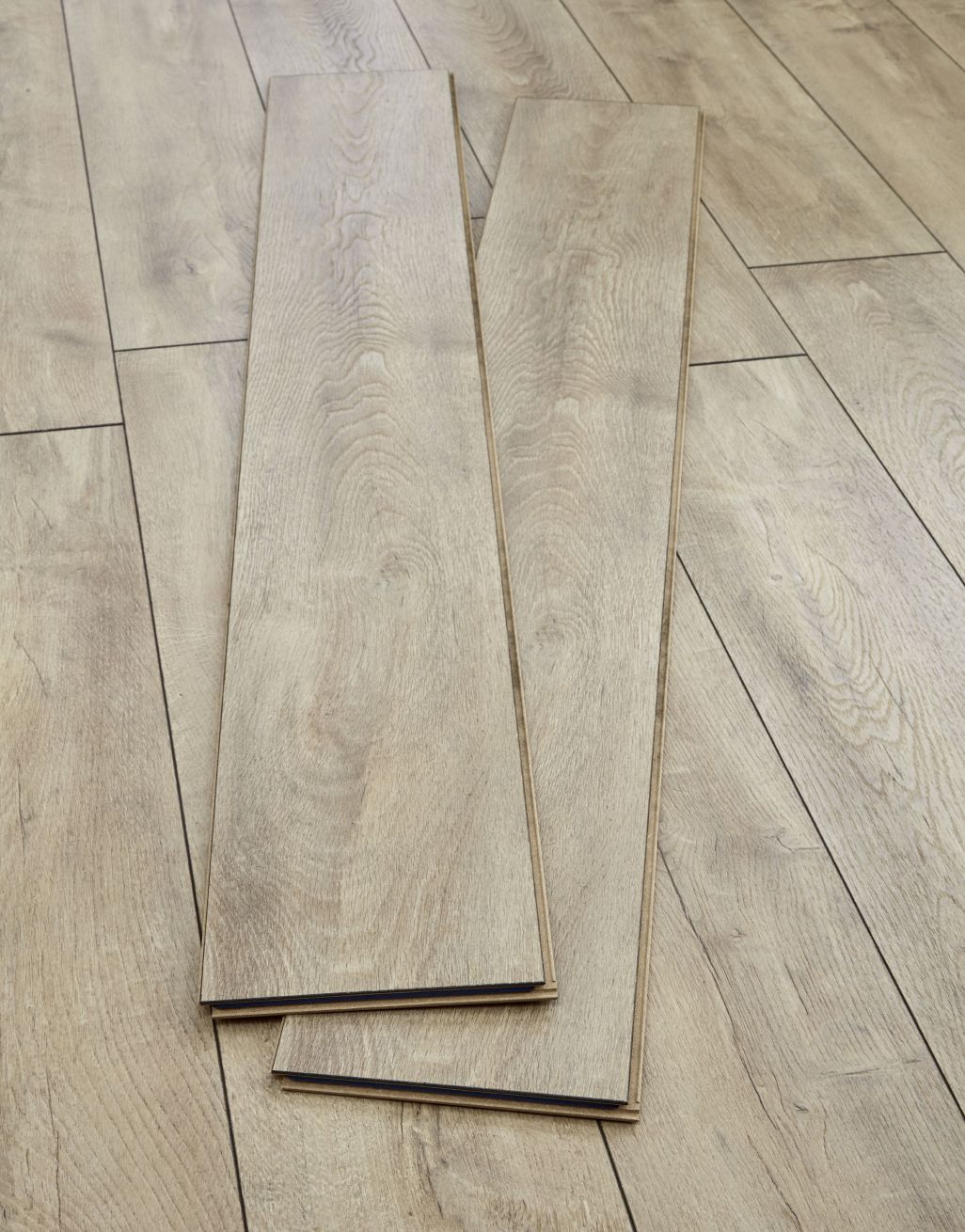 Verona - Toffee Oak Laminate Flooring 3