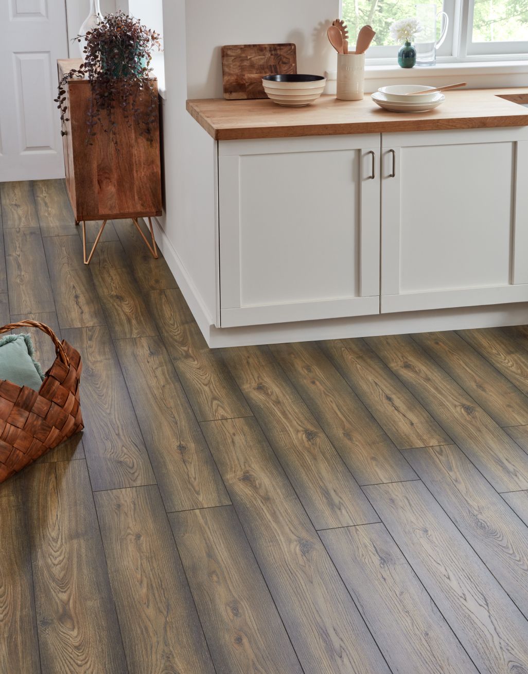 Verona - Amber Oak Laminate Flooring 1