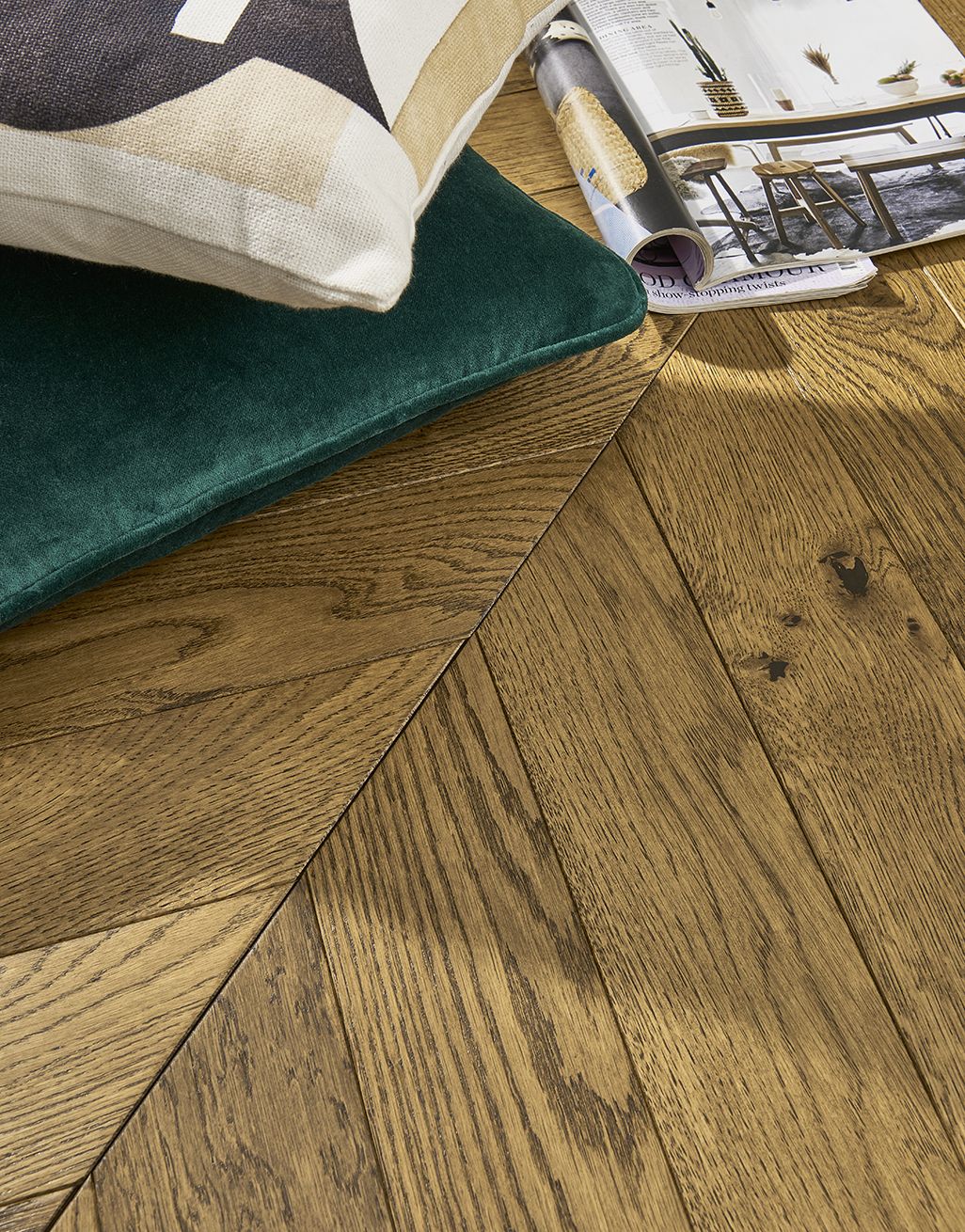 Cambridge Chevron Golden Smoked Oak Brushed & Lacquered Engineered Wood Flooring 2