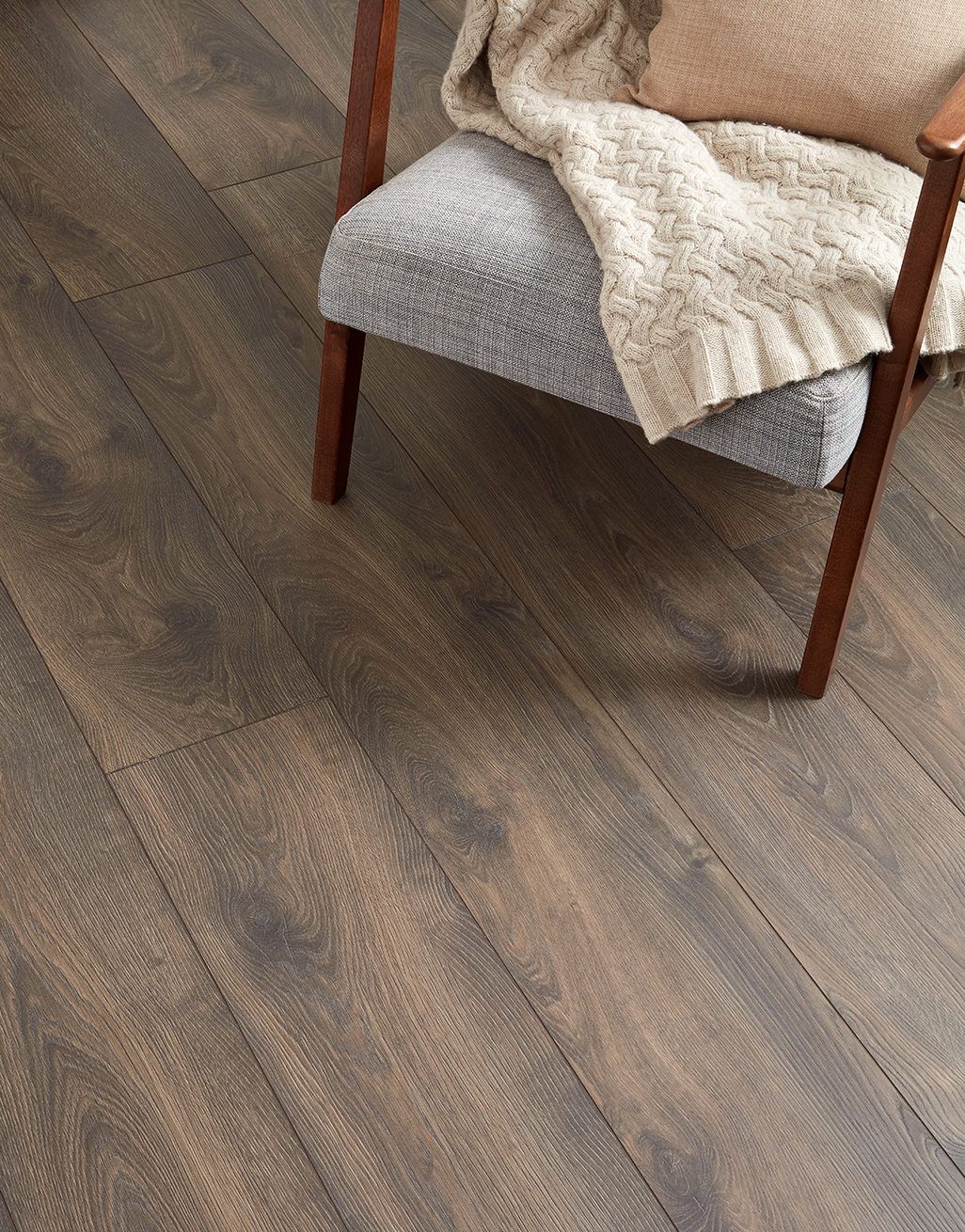 Sienna Long - Umber Oak Laminate Flooring 2