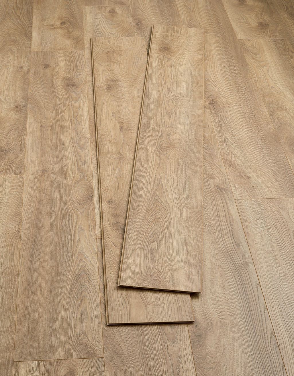 Sienna Long - Honey Oak Laminate Flooring 3