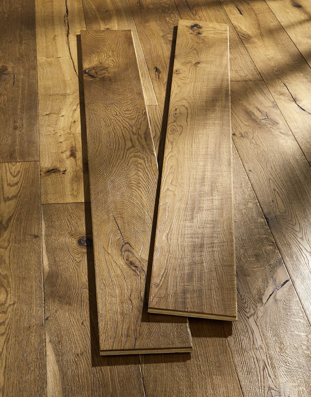 Kingswood Oak Distressed Brushed & Lacquered Engineered Wood Flooring 3
