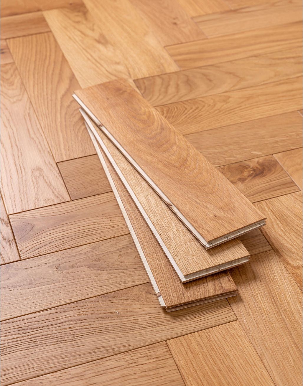 Natural Country Herringbone Oak Brushed & Lacquered Engineered Wood Flooring 3