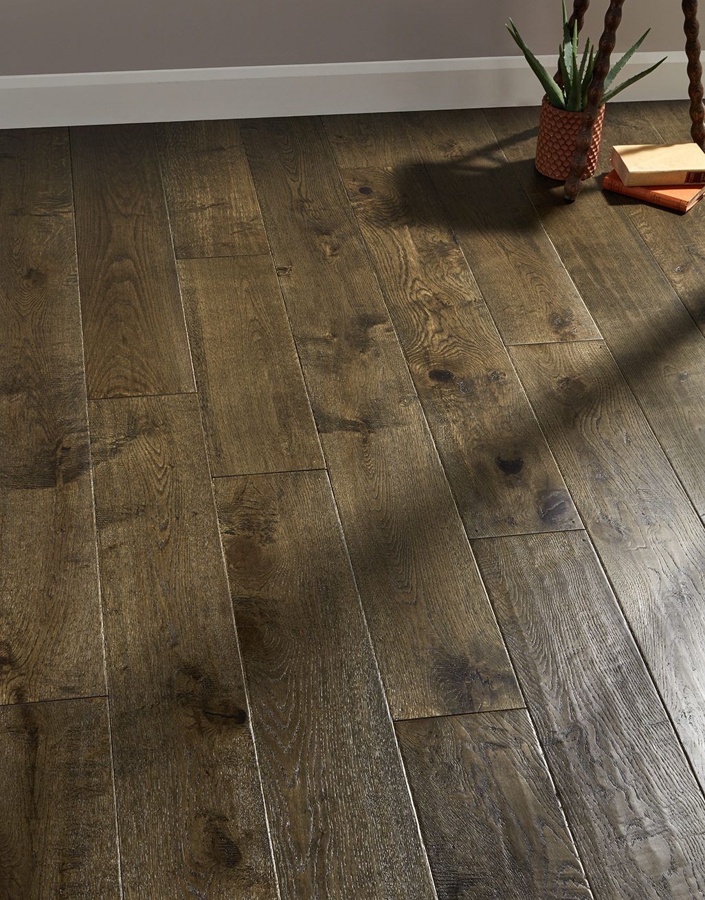 Grand Vintage Oak Distressed Brushed & Lacquered Engineered Wood Flooring 1