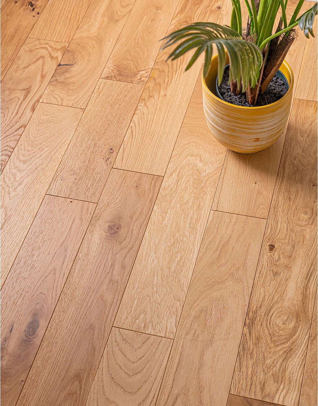 Natural Country Oak Brushed & Lacquered Engineered Wood Flooring 2
