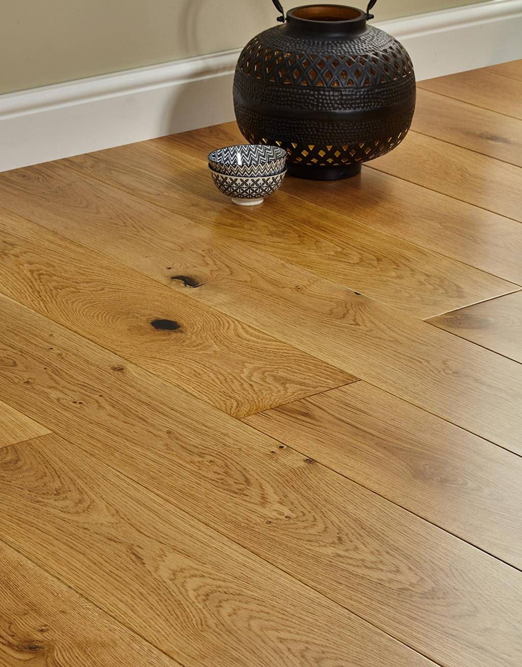 Farmhouse Natural Oak Lacquered Engineered Wood Flooring 3