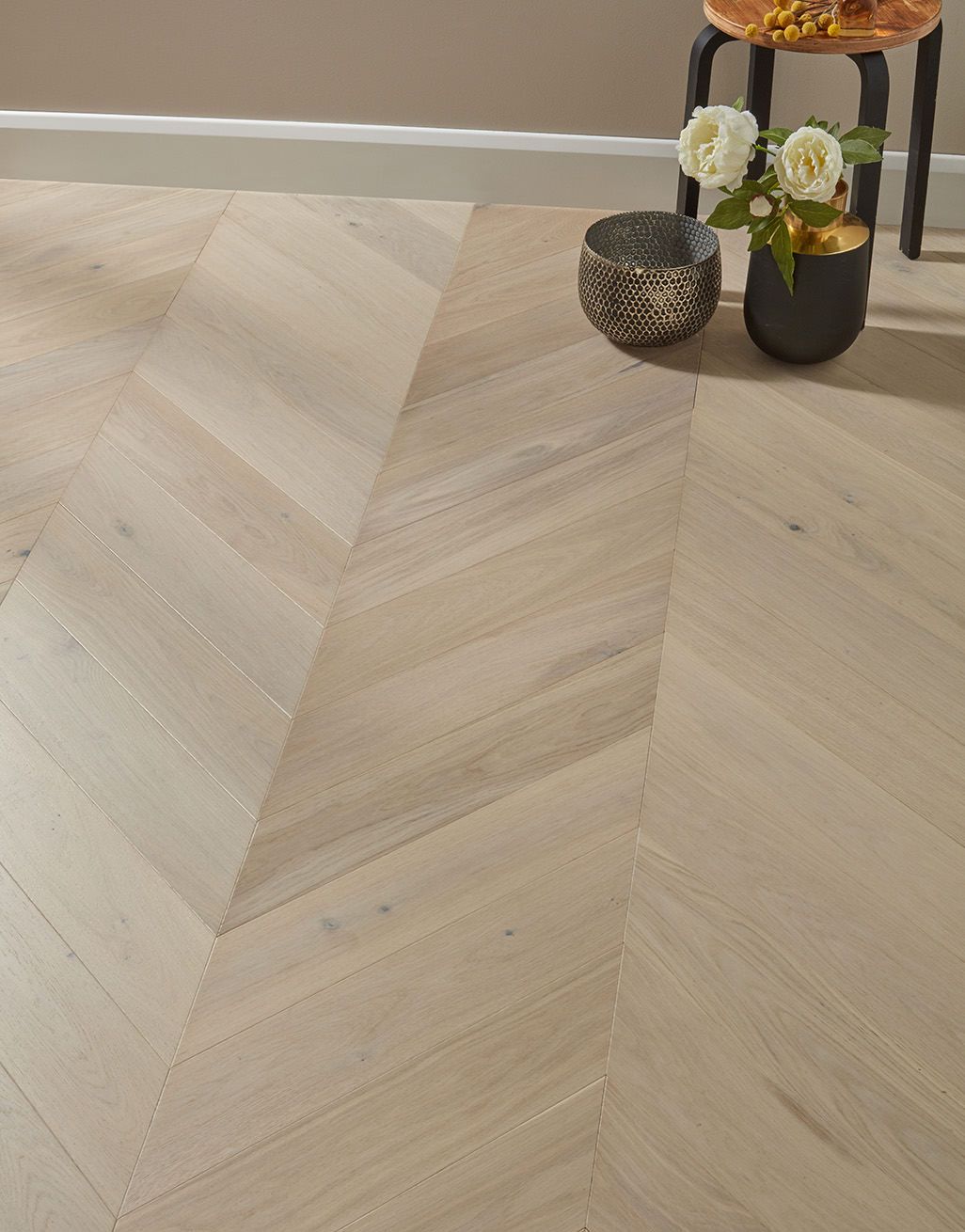 Chelsea Chevron - Cappuccino Oak Brushed & Lacquered Engineered Wood Flooring 1