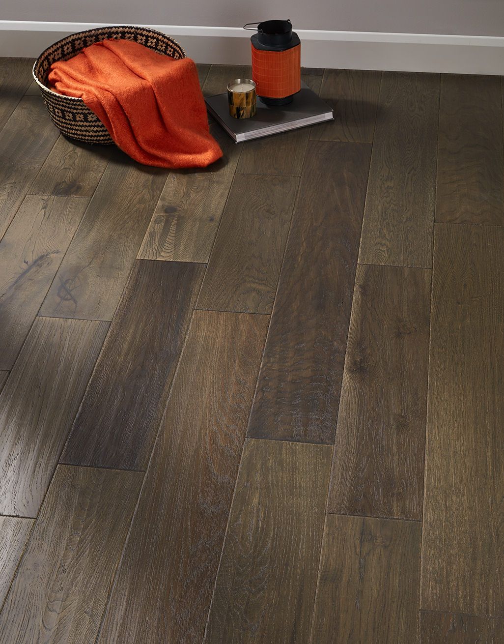 Manhattan Cellar Oak Brushed & Lacquered Engineered Wood Flooring 1