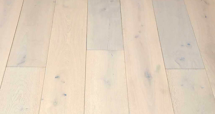 Frozen Oak Brushed & Lacquered Engineered Wood Flooring - Descriptive 5
