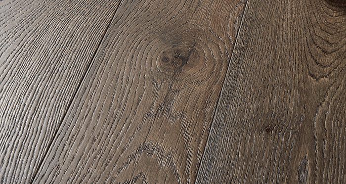 Manhattan Aged Cottage Oak Brushed & Lacquered Engineered Wood Flooring - Descriptive 1