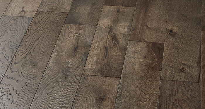 Manhattan Aged Cottage Oak Brushed & Lacquered Engineered Wood Flooring - Descriptive 5