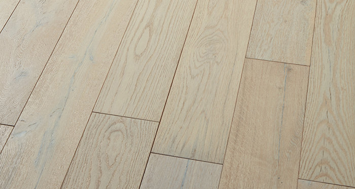 Manhattan Frozen Oak Brushed & Lacquered Engineered Wood Flooring - Descriptive 2