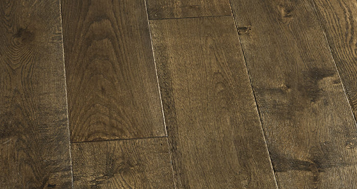Grand Vintage Oak Distressed Brushed & Lacquered Engineered Wood Flooring - Descriptive 8