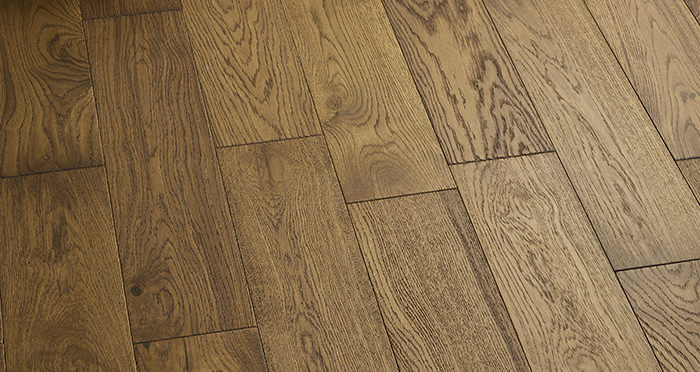 Loft Deep Golden Oak Brushed & Oiled Engineered Wood Flooring - Descriptive 5